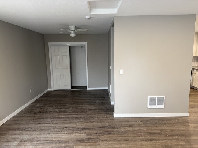 Photo - 1525 Baker St NE