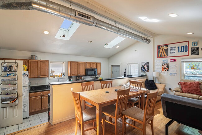 Photo - 605 Catherine St