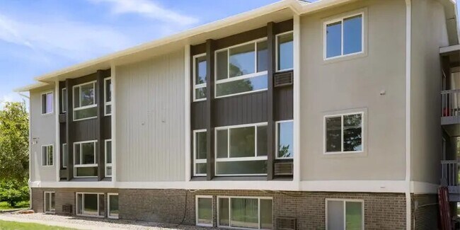 Photo - 1000 W Moorhead Cir