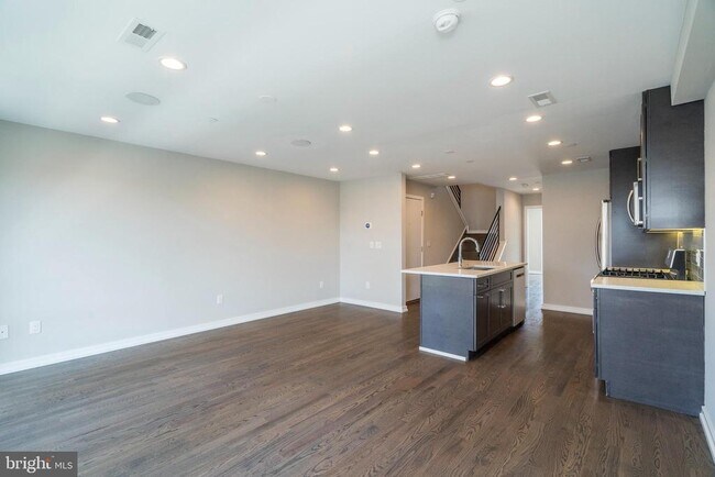 Photo - 1436 Clymer St Unit 3