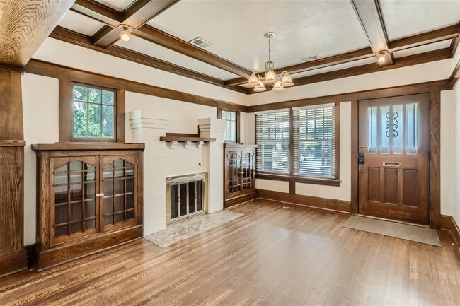 Photo - 1587 St Paul St