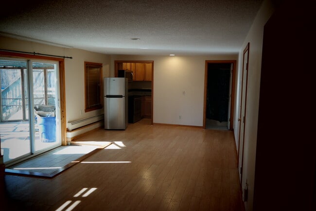 Living Room Without Furniture - 11 Summit Rd Unidad 1