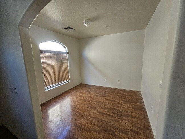 Photo - 2024 S Baldwin