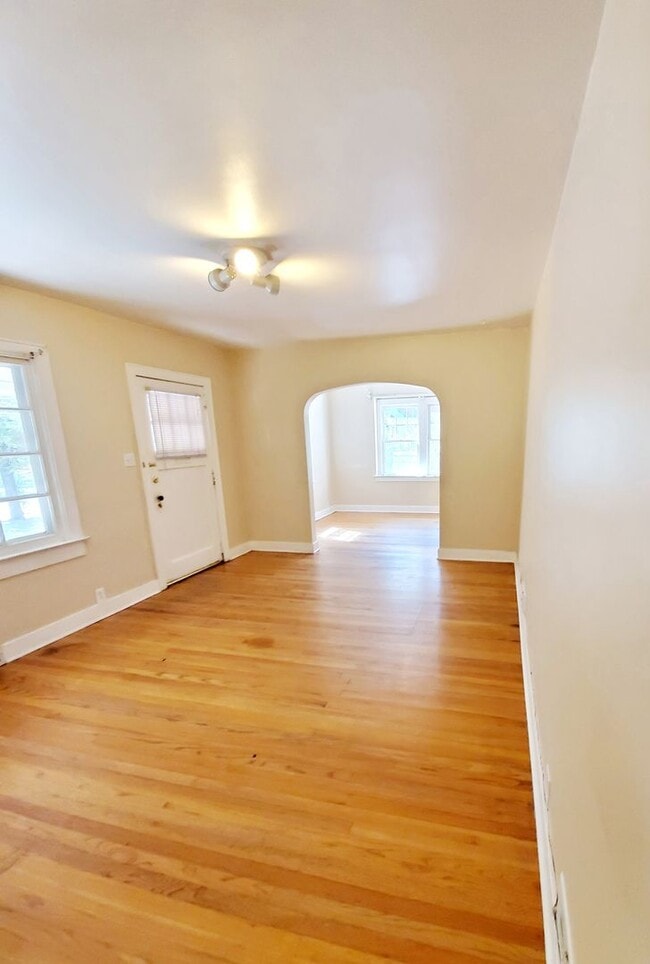 Photo - Aug 1st 2026/2027 Pre-leasing Close to 1.5 Blks to CSU & Old Town