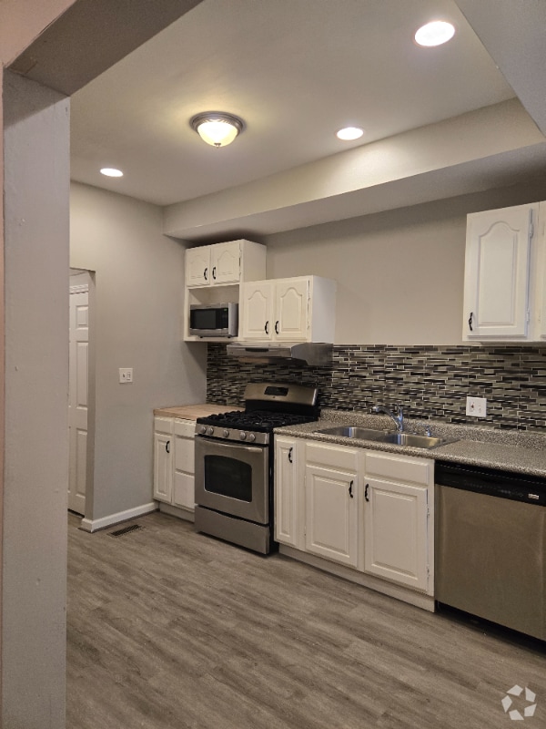 Building Photo - 5065 Northland Ave Rental