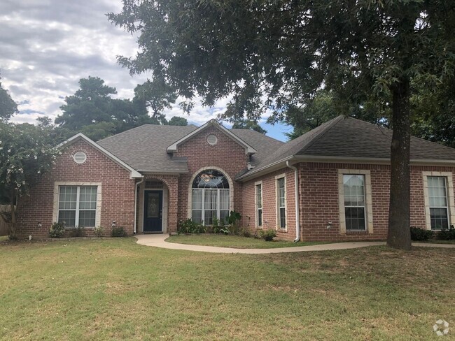 Building Photo - Beautiful 3 Bedroom 2.5 Bath Home Close to...