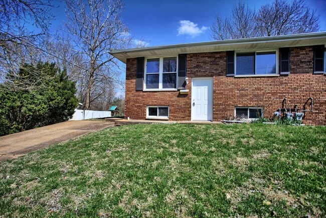 Photo - Completely Renovated 2 Bedroom Duplex in Collinsville - Great price and lots of space!