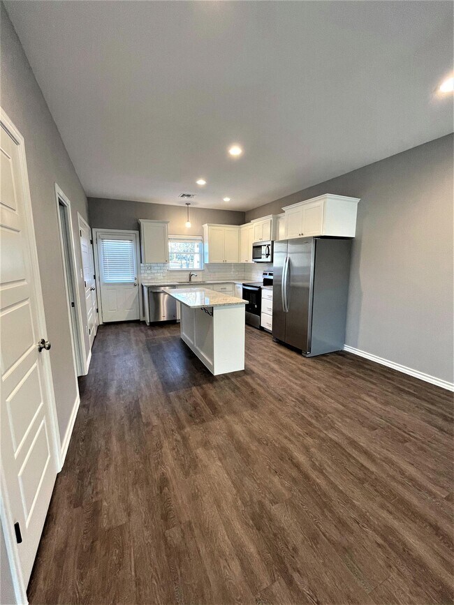 Photo - 808 W 32nd St