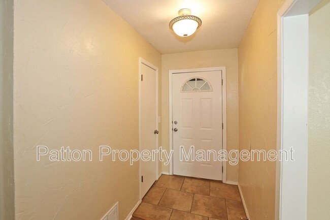Photo - 2905 Salem Dr