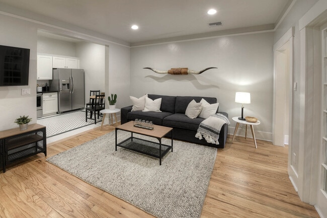 1 habitación, 1 baño - 550 pies cuadrados - Sala de estar - San Carlos