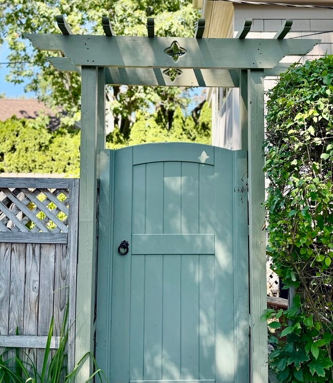 Photo - 760 Oakwood Ave