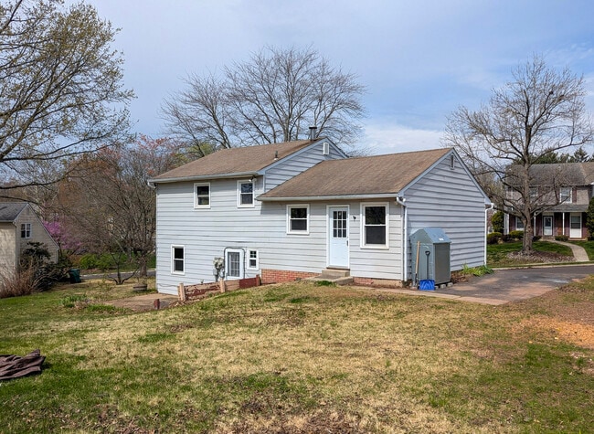 Photo - 1583 Yeakel Way