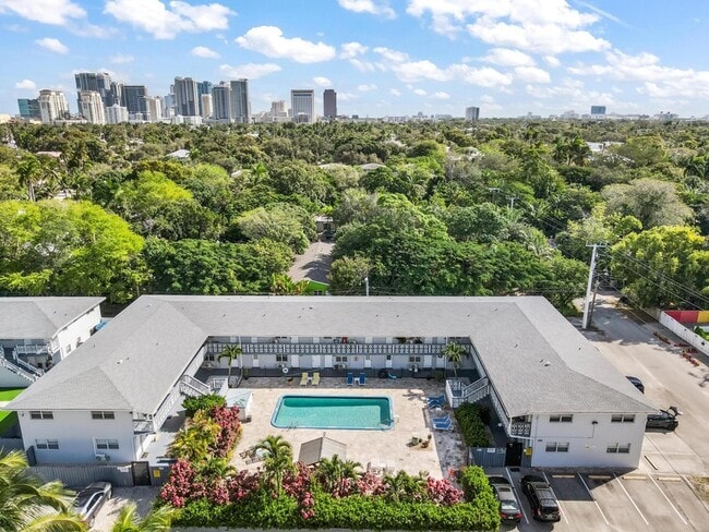 Building Photo - 626 SW 14th Ave Unit 205