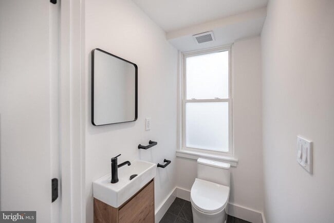 Photo - 2009 E Cumberland St