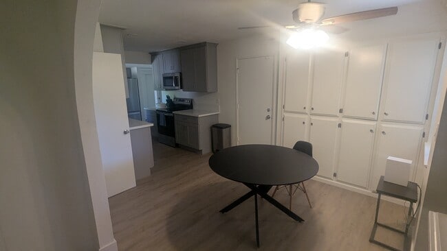 Photo - 6851 Albury St