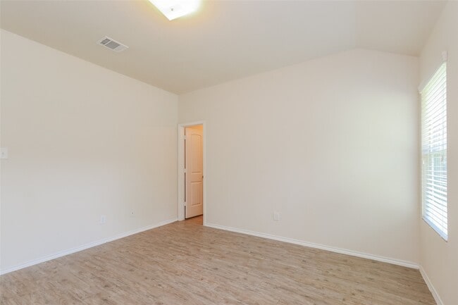 Photo - 352 Upper Creek Dr