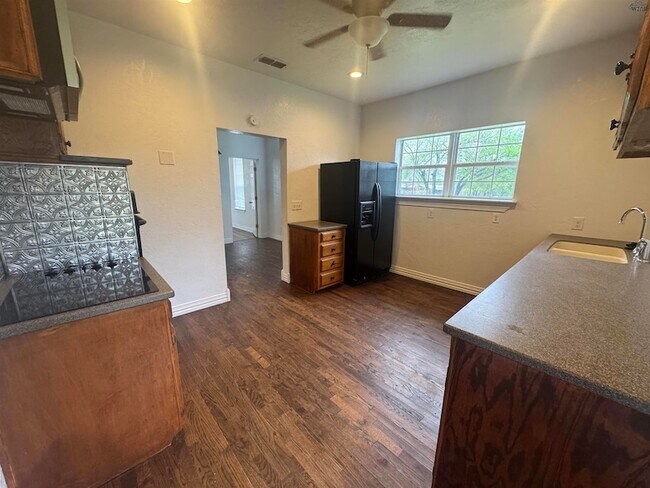 Photo - 214 N Archer St