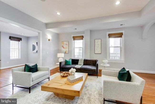 Photo - 1006 Otis Pl NW