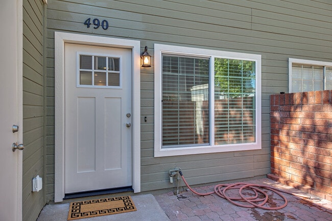 Photo - 2301 E University Dr