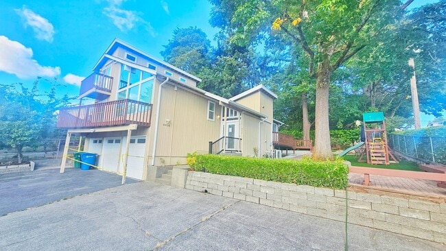 Building Photo - Mercer Island gem - 4 BD 2.5 Ba in Beautif... Rental