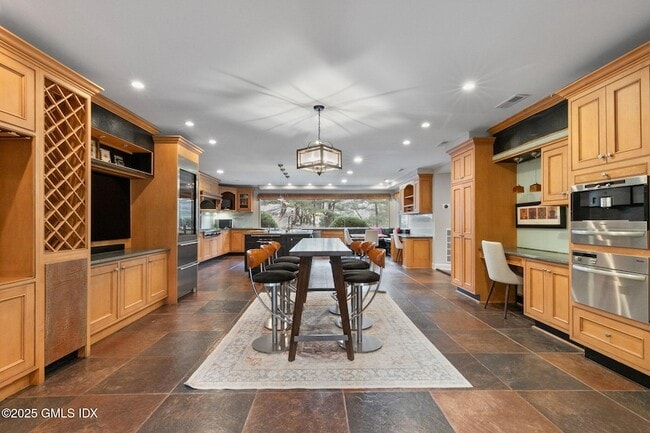 173 Stanwich Rd