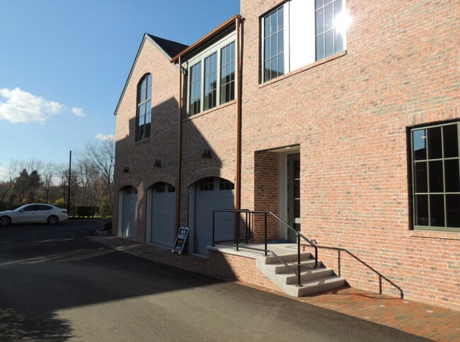 Photo - 201 Market House Cir