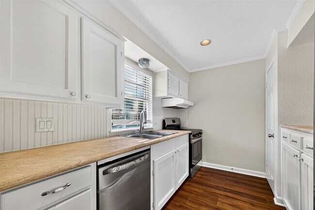 Photo - 2706 Mason St