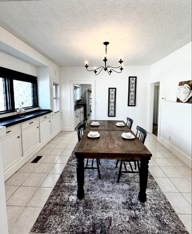 Building Photo - 236 S Charles St