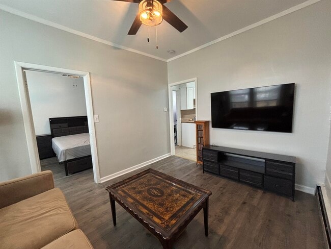 Building Photo - 66 Cottage St Unit 3