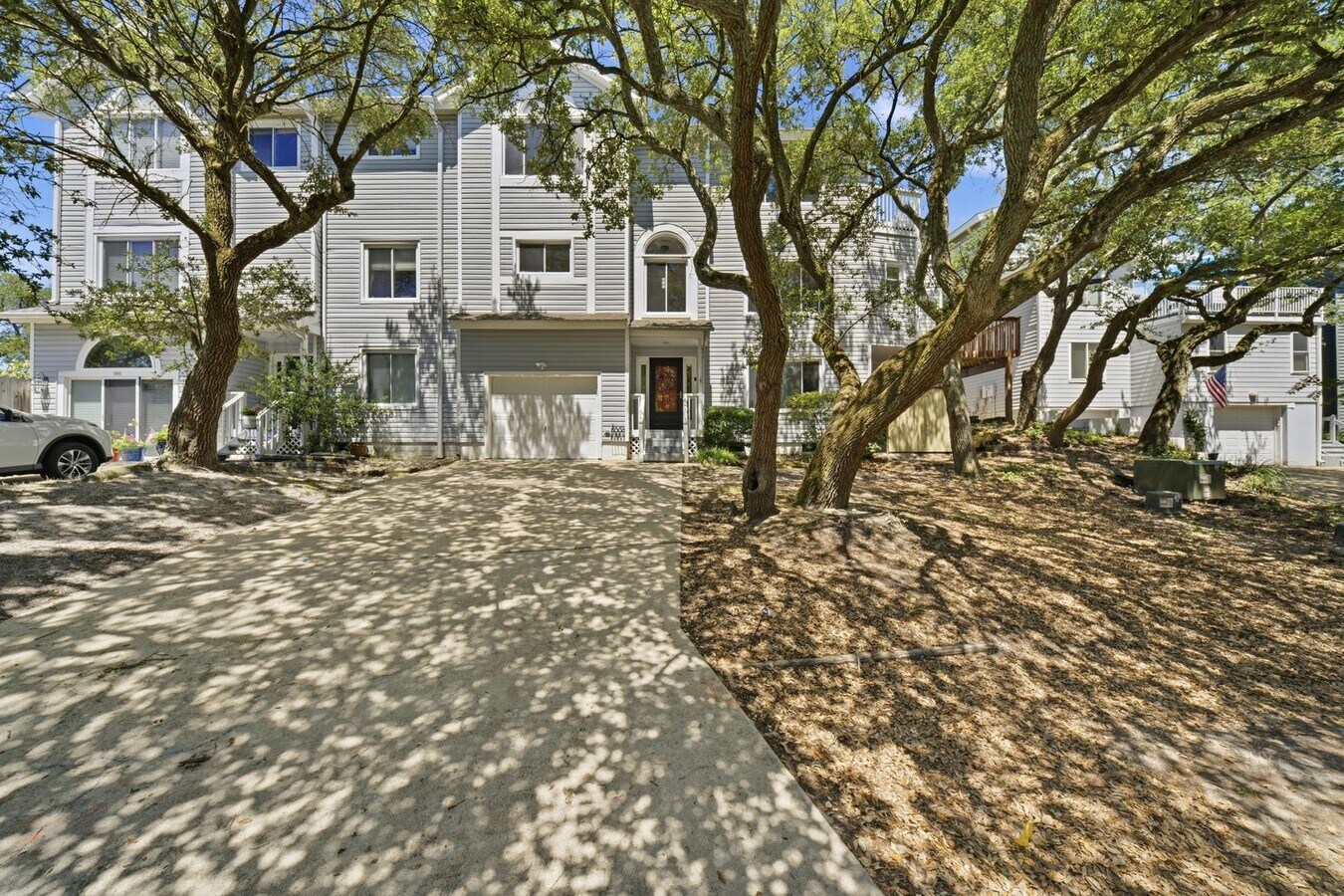 Photo - 3848 Surry Rd