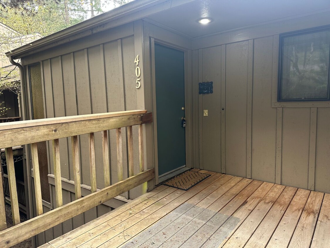 Updated 2 bedroom 1.5 bath condo! - Updated 2 bedroom 1.5 bath condo!