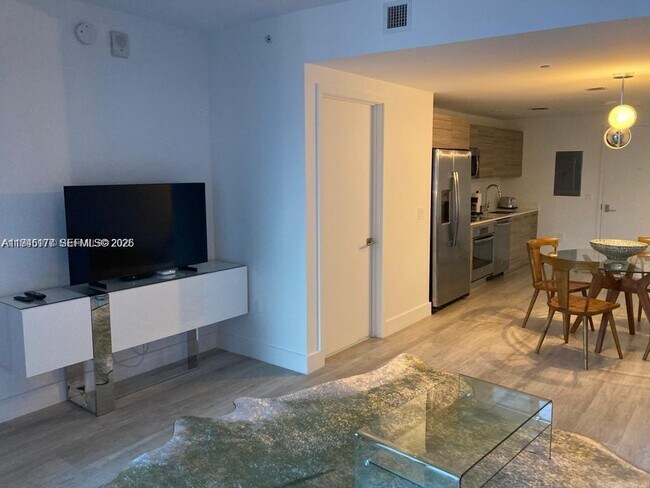 Photo - 121 NE 34th St Unidad 1914