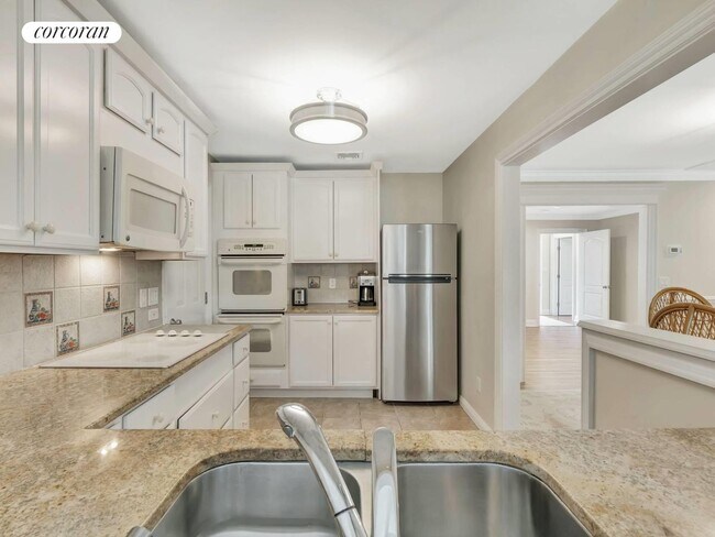 Photo - 250 White St