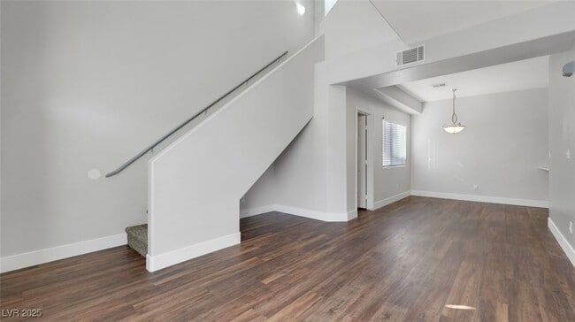 Photo - 492 Parrot Beak St