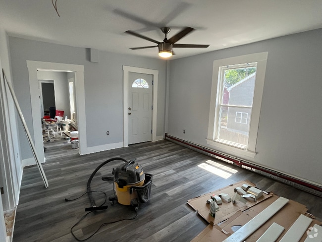Building Photo - 127 Portland St Rental