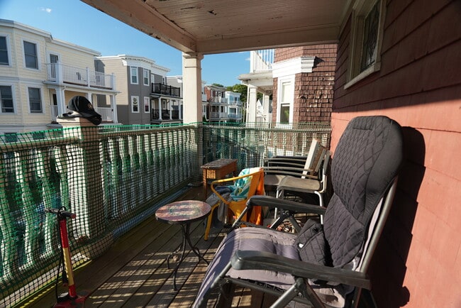 Building Photo - 18 Bayside St Unit 2 Rental