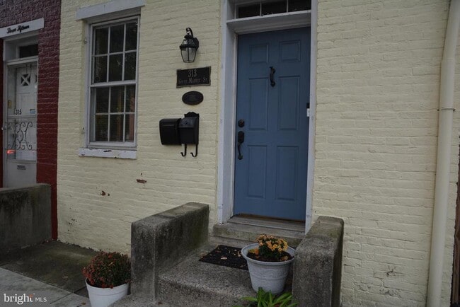 Photo - 313 N Market St