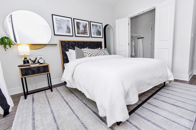 Photo - POINTE AT EAST SHORE APARTMENTS