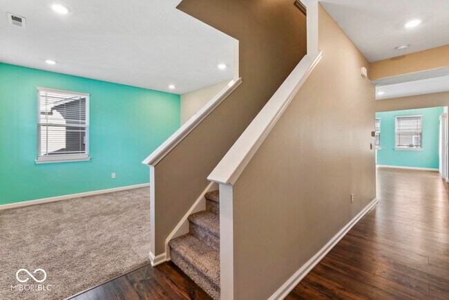 6874 Nottingham Ln