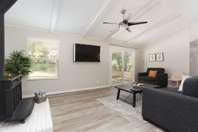 Photo - 619 Northstar Dr