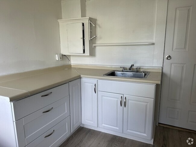 Building Photo - 3 Marsh Ln Unit 1 Rental