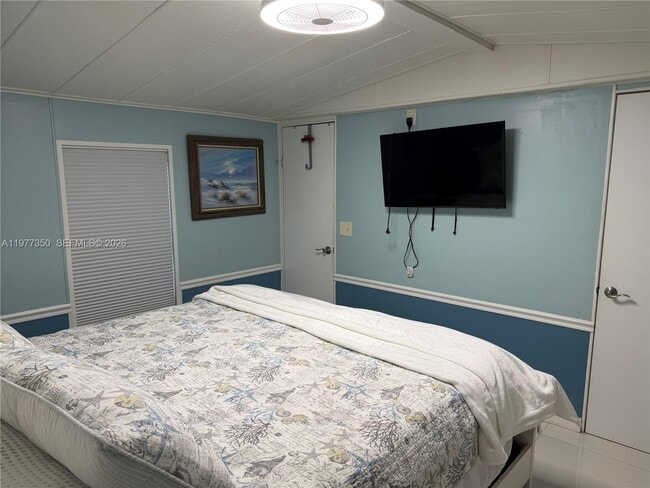 Photo - 212 Orchid St