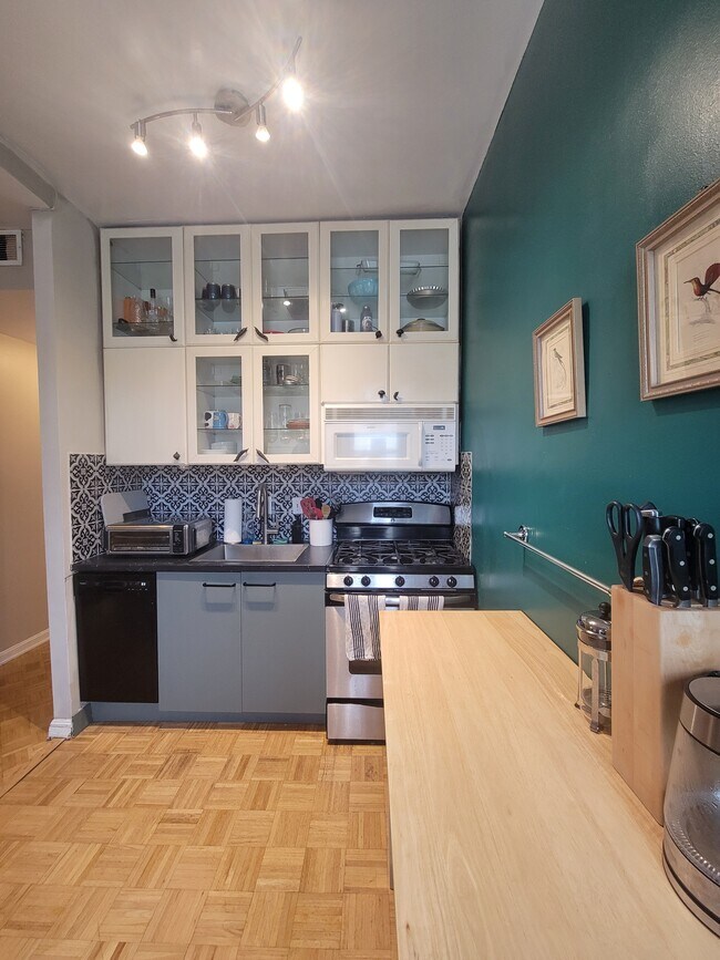 1851 Columbia Rd NW Unidad 706