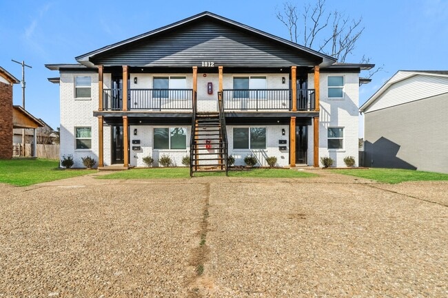 Building Photo - 1812 Sanford Dr Unit 1