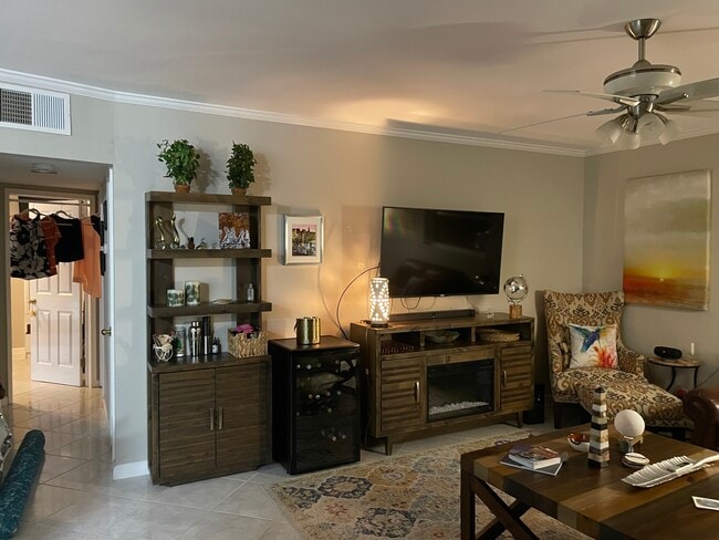 Photo - 701 SE 7th Ave Unit Paradise in Pompano
