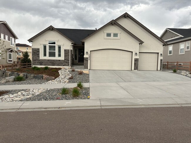 STUNNING HOME IN FLYING HORSE! CLOSE TO PO... - STUNNING HOME IN FLYING HORSE! CLOSE TO PO...