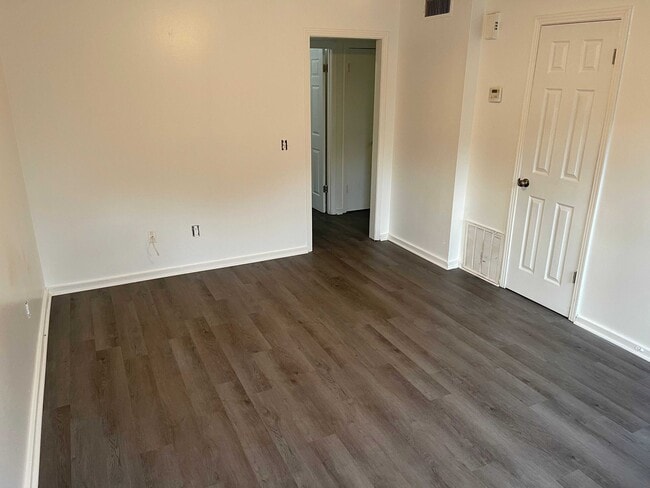 Owls Den Apartments - Owls Den Apartments