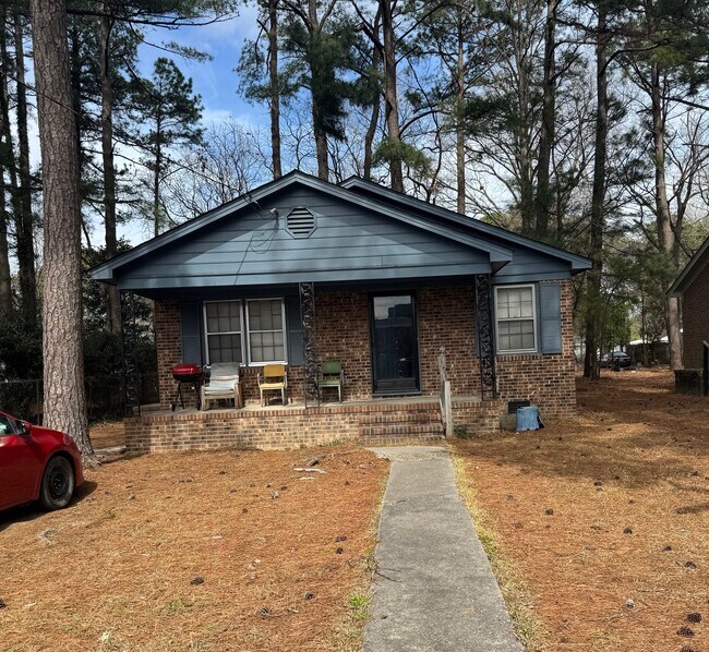 Building Photo - 1408 N Oakwood Dr