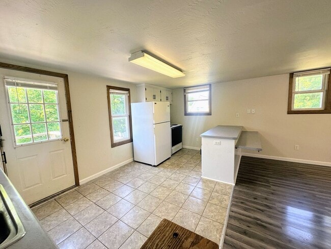 Photo - 1628 Deckner Ave