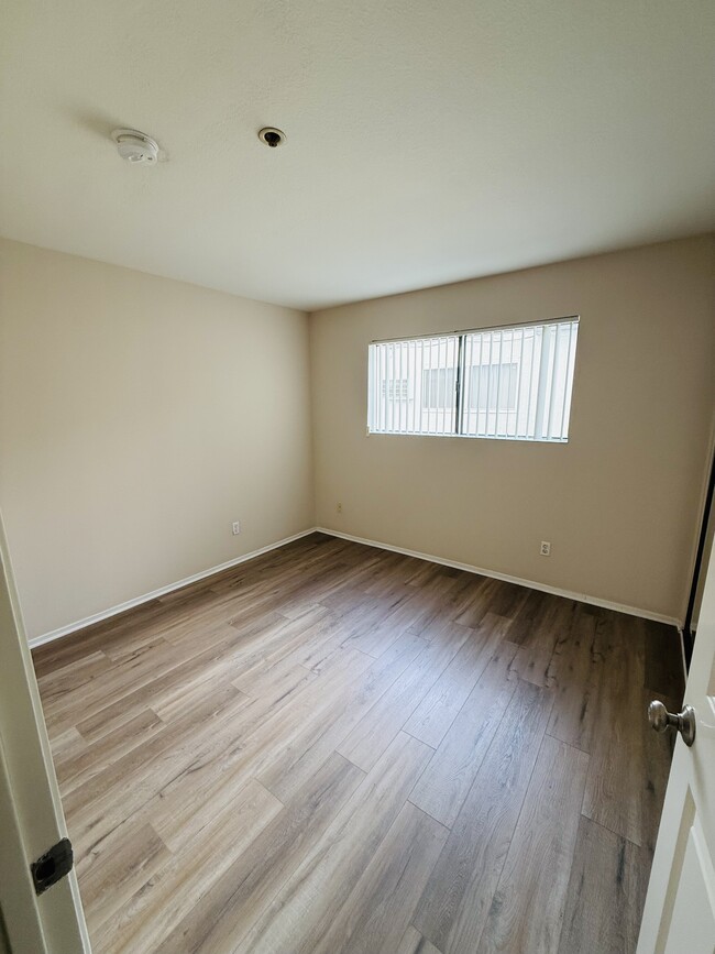 Photo - 15040 Moorpark St